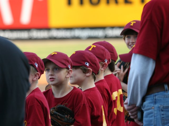 09_eager_little_leaguers